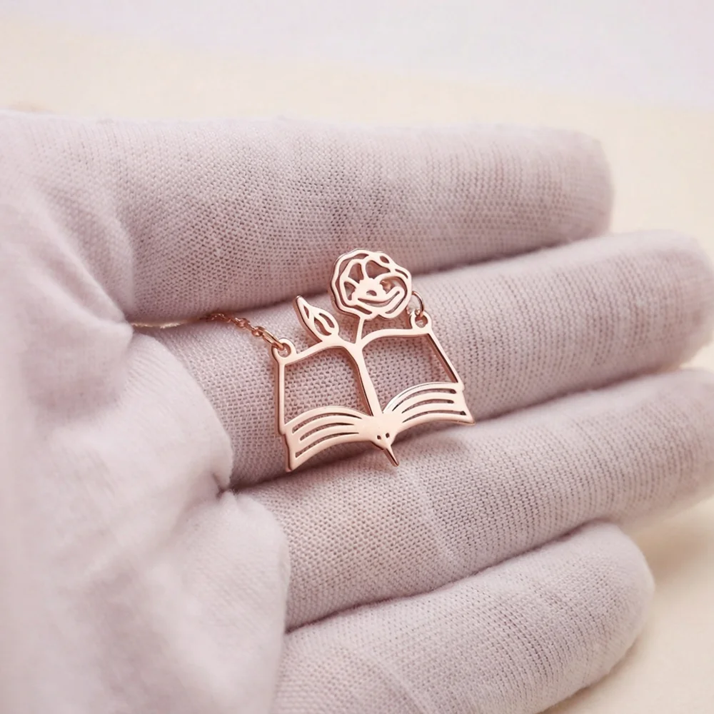 Birth Flower Necklace - قلادة على شكل كتاب مفتوح مزينة