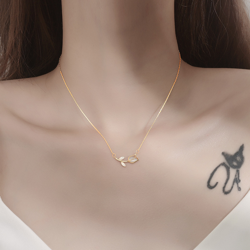 قلادة كريستال من الفولاذ المقا - مراجعة Birth Flower Necklace وسعره
